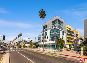 Building Photo - 1705 Ocean Ave