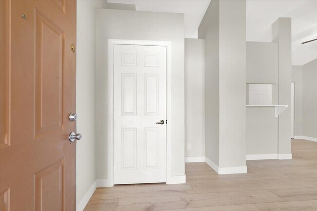 Foto del edificio - 1612 N Torrey Pines Dr