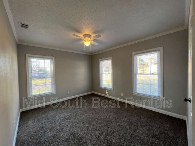 Building Photo - 371 E Raines Rd