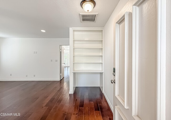 Building Photo - 2829 Shoreview Cir