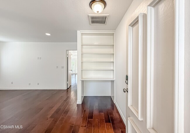 Foto del edificio - 2829 Shoreview Cir