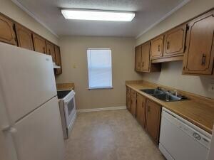 Building Photo - 205 Flores Ln