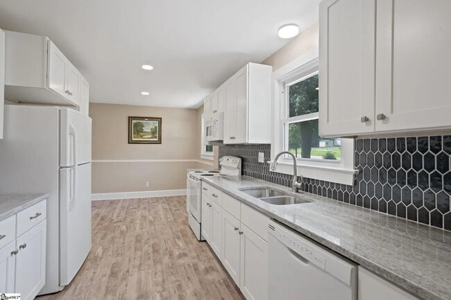 Foto del edificio - 3 Bedroom 2 Bathroom house