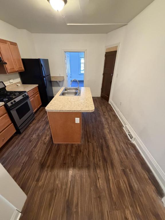 Building Photo - 302 W Cottage Pl