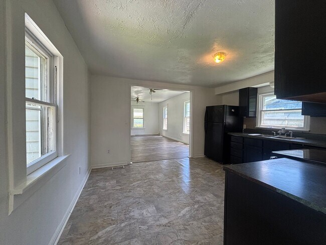 Foto del edificio - Rent this Beautiful 4 bedroom 2 bath House!!!