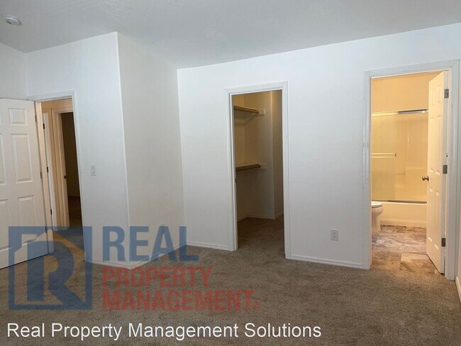 Building Photo - 3 br, 2.5 bath House - 1116 N Watts St