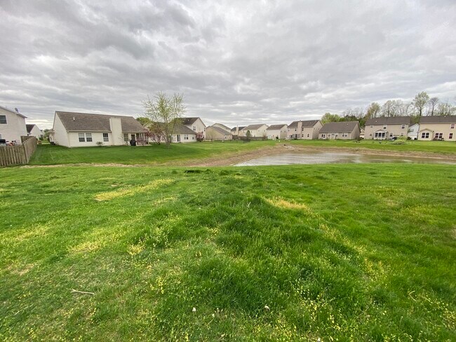 Building Photo - 2475 Lakecrest Dr