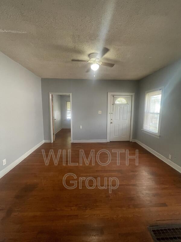 Foto del edificio - 735 N Bradley Ave