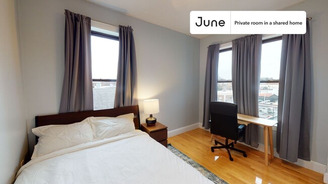 Building Photo - Private bedroom in 4 bed/2 bath Home