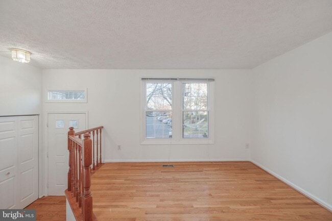 Building Photo - 6046 Hydrangea Dr