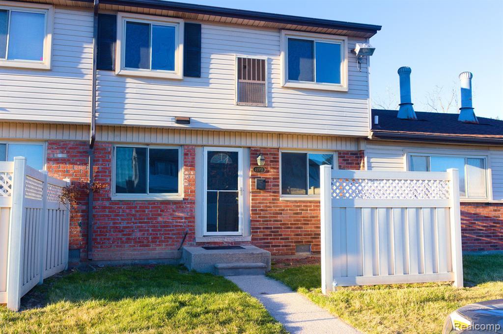 Foto principal - 24951 Mayfair St