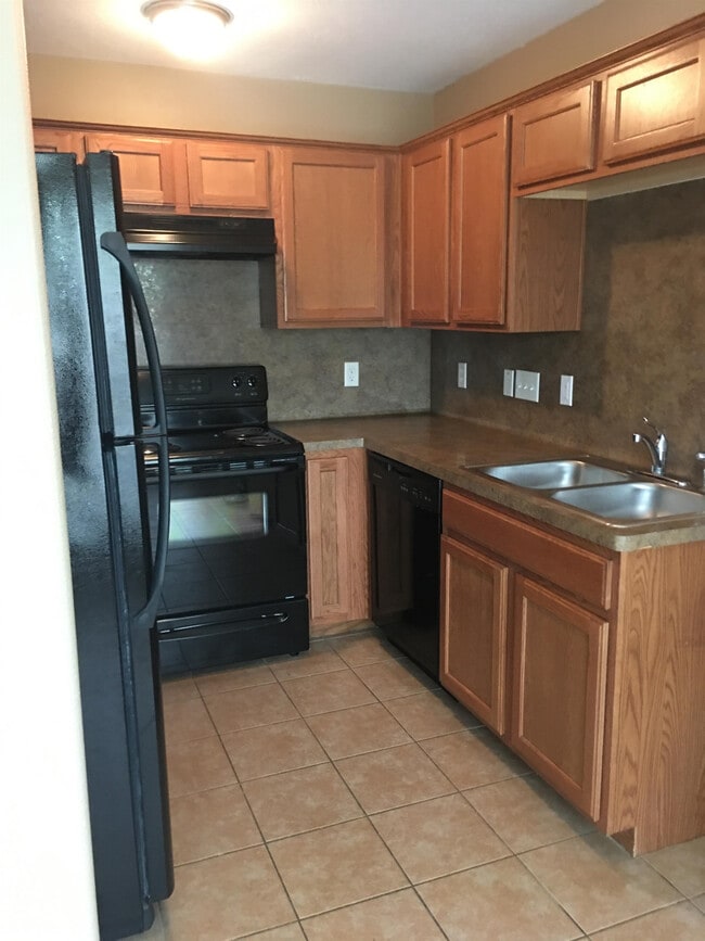 Building Photo - 21479 W Wallis Dr