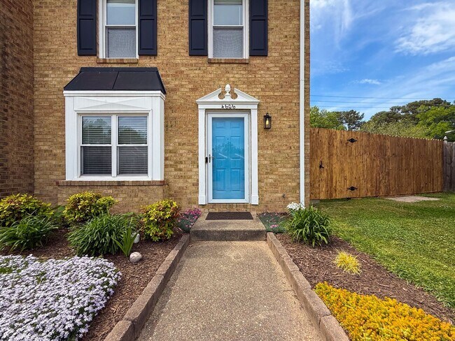 Foto del edificio - Double En-Suite Townhome