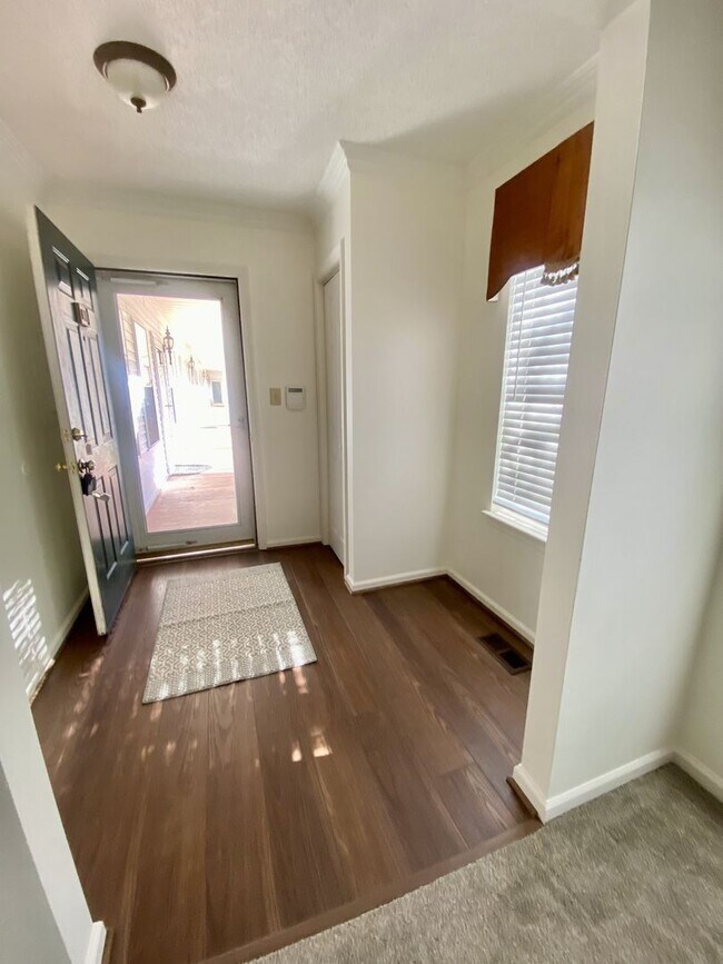 Building Photo - GHENT