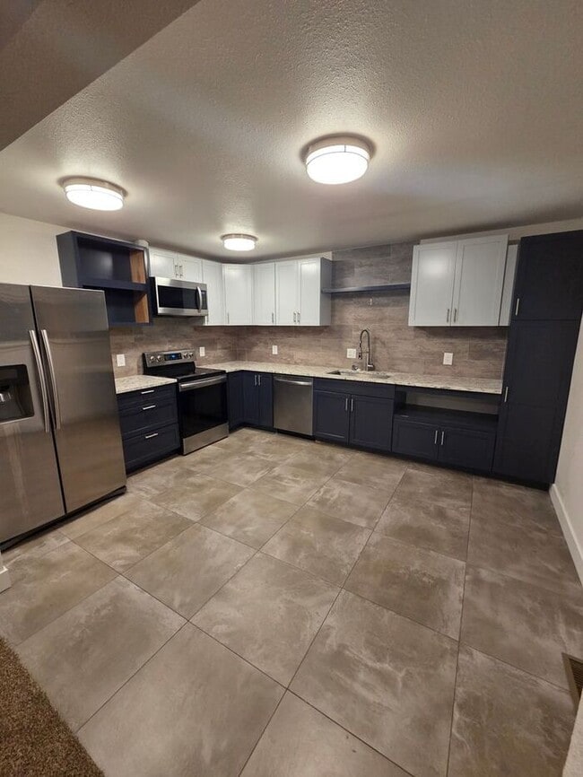 Building Photo - Tacoma 3+ Bedroom Beautiful Craftsman Home!!