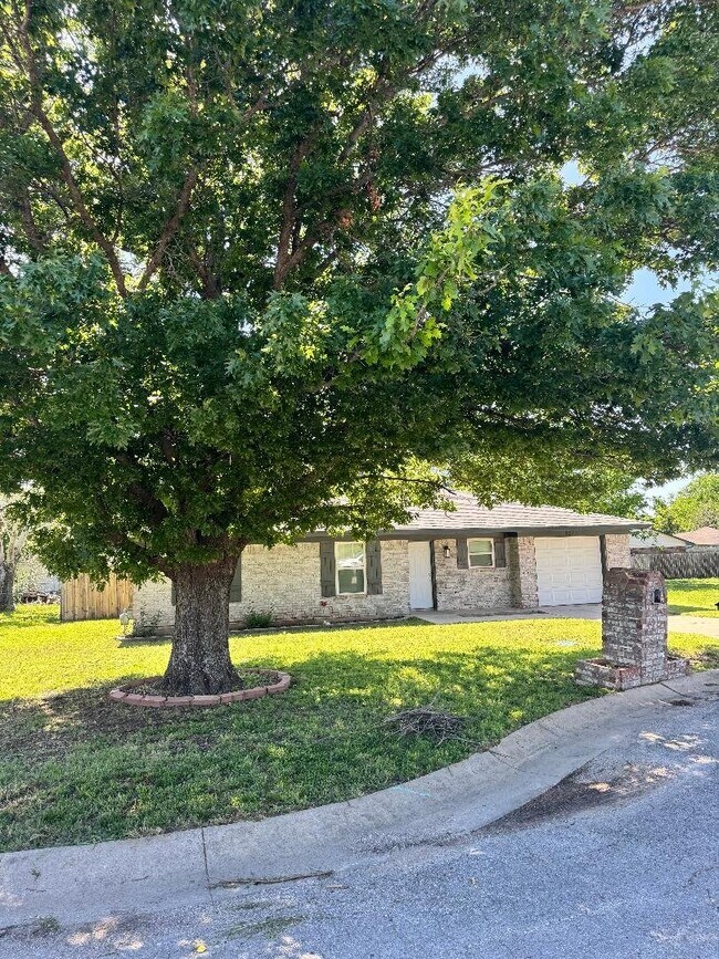 Foto del edificio - 821 Vernon Ct