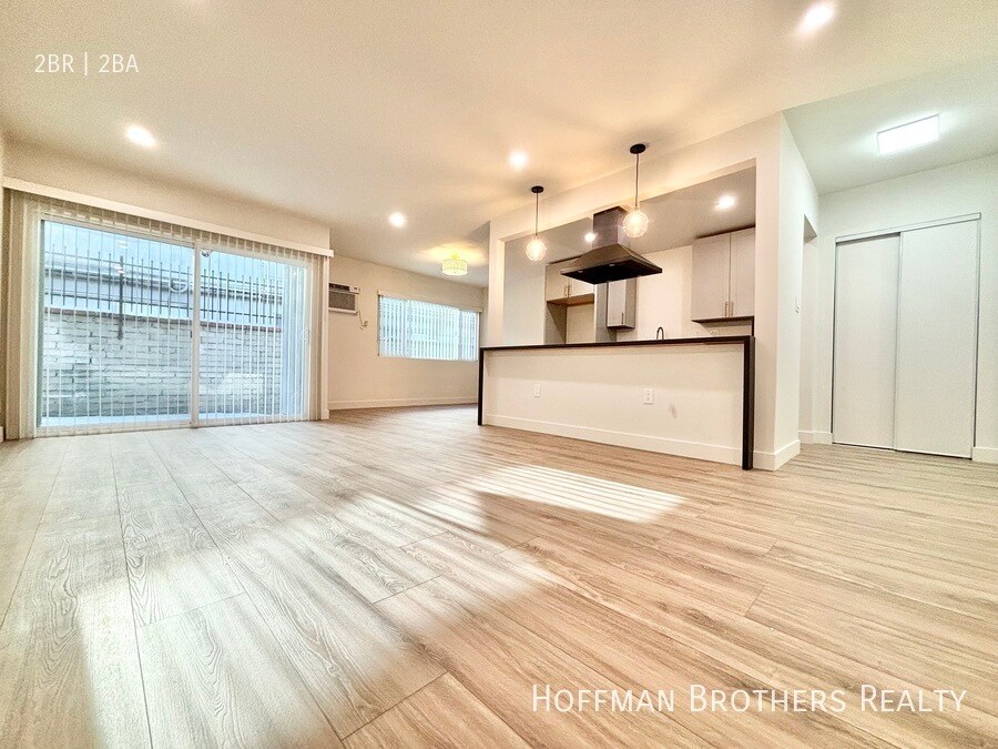 Foto principal - 15534 Chase St