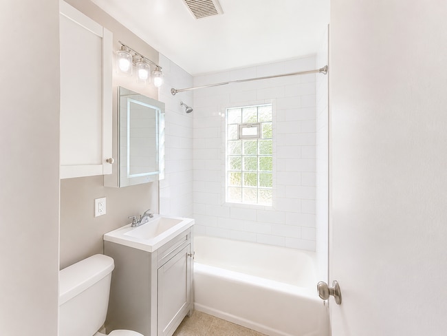 Foto del edificio - 3337 N 83rd St