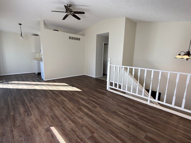 Foto del edificio - Incredible Large 4 Bedroom House!