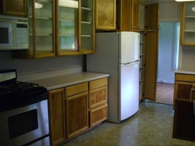 Building Photo - Large 3BR/2BA in lower Kaumana