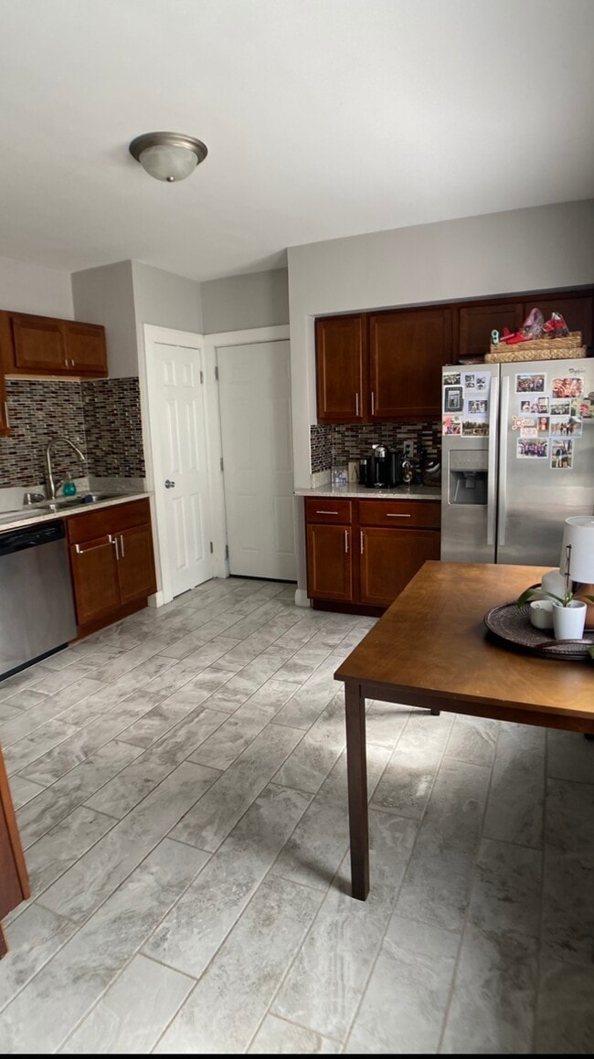 Kitchen2 - 4514 N Bartlett Ave