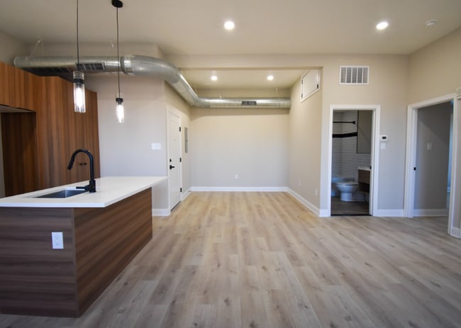 Foto del edificio - 1030 N 48th St