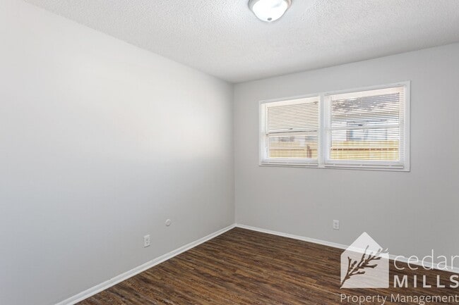 Building Photo - 1119 S Fern St