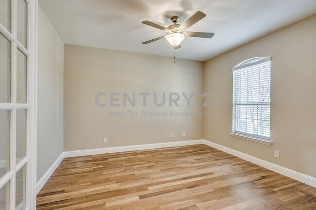Building Photo - Beautiful 2-Story 4/3.5/2 in St. Paul For ...