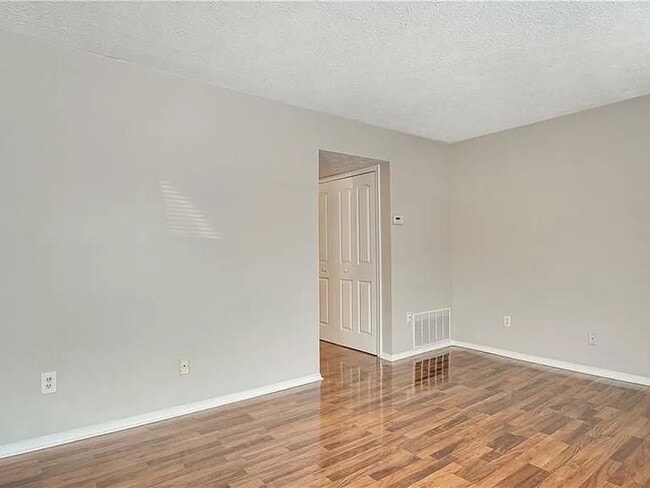 Foto del edificio - 28 Country Pl Ct