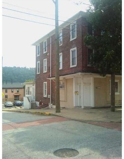 Building Photo - 389 E Hector St