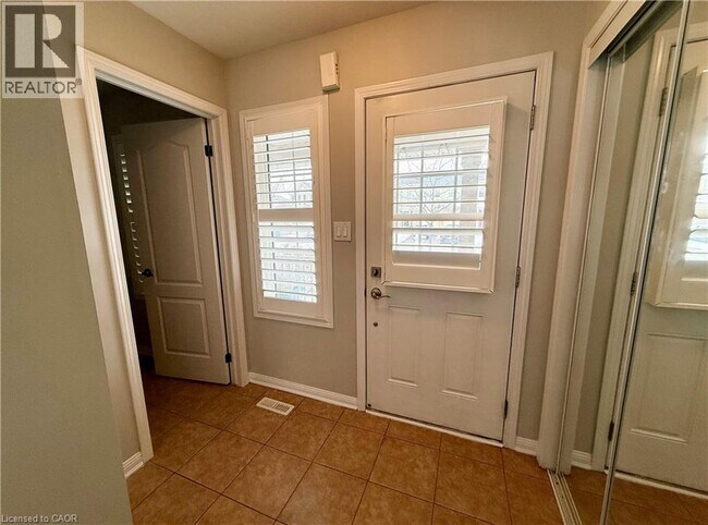 Building Photo - 183 Chase Crescent