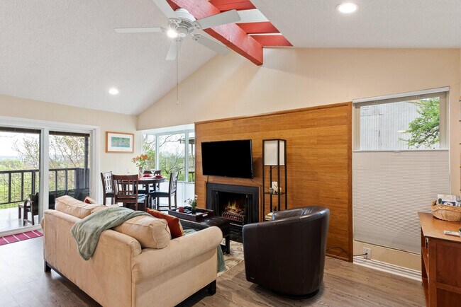 Foto del edificio - 1200 Hollow Creek Dr