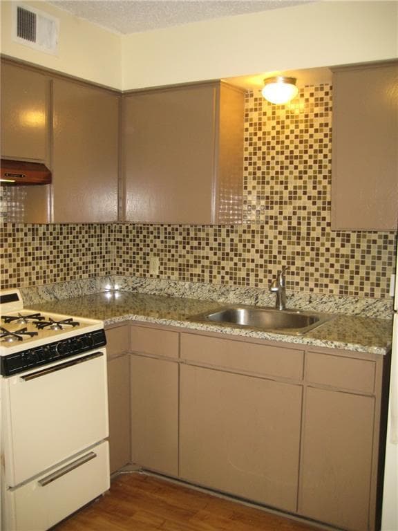 Foto del edificio - 2800 Swisher St