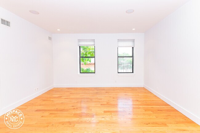 Building Photo - 1625 Putnam Ave