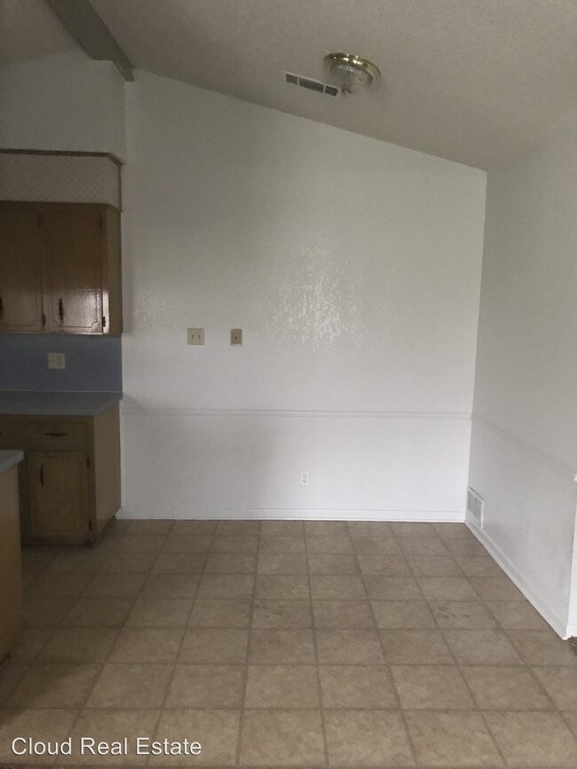 Building Photo - 1705 Leader Dr