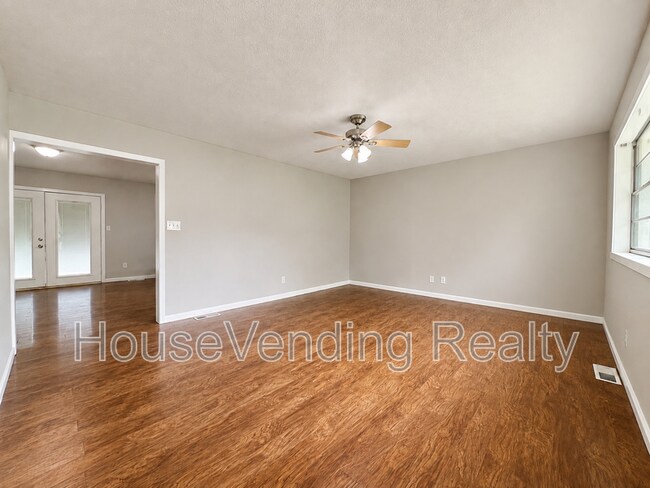 Foto del edificio - 2214 Highland Rd