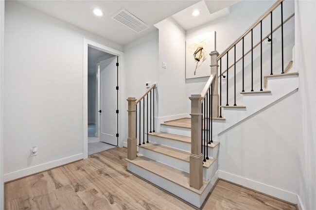 Building Photo - 6114 De Campo St