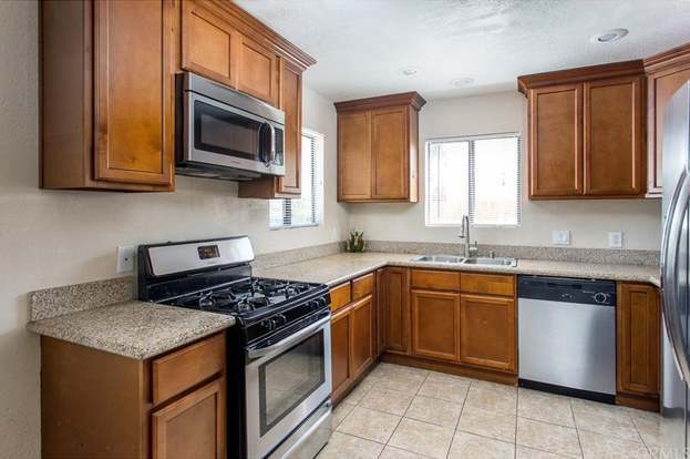 Eat-in kitchen with granite counters and stainless steel appliances included. Brand new microwave. - 806 E 65th St