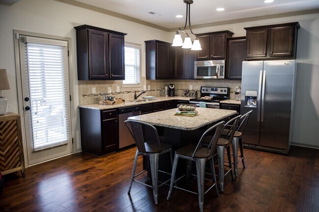 Foto del edificio - 3 br, 2.5 bath House - 104 Parkview Drive