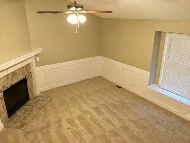 Building Photo - 520 Airway Ln