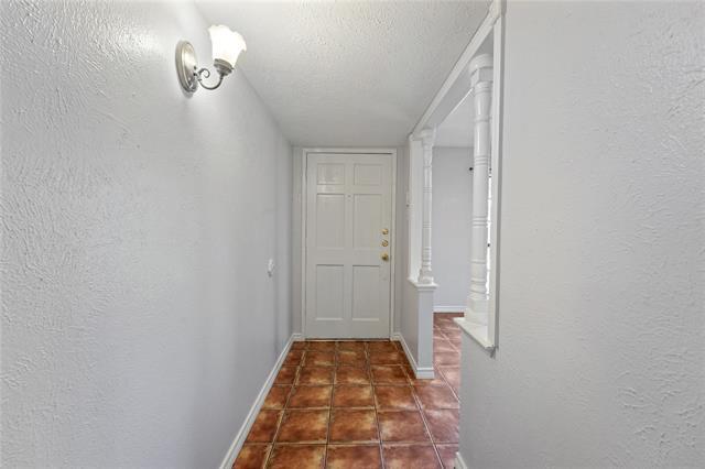 Building Photo - 9214 Vagas Dr