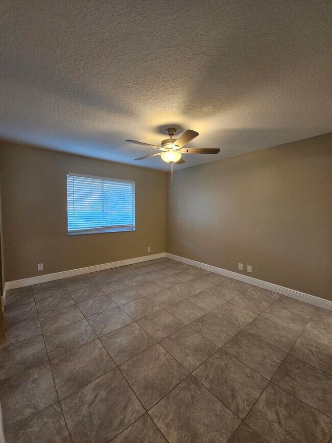 Foto del edificio - 4864 Orleans Ct