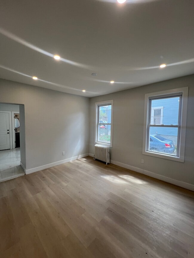 Building Photo - 577 13th Ave