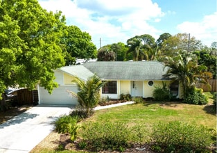 Building Photo - 385 Toledo St