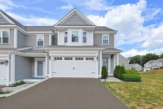 Building Photo - 2 Evergreen Dr