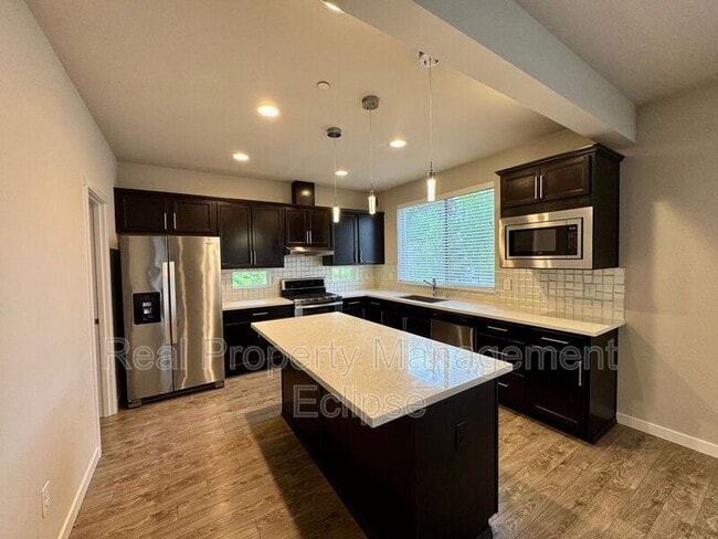 Foto del edificio - 729 112th St SW