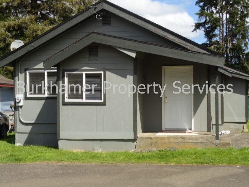 Primary Photo - 916 Distler St