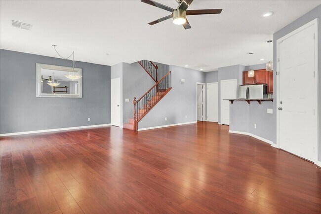 Foto del edificio - 1323 Grass Creek Ave