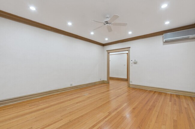 Foto del edificio - 3631 N Sheffield Ave