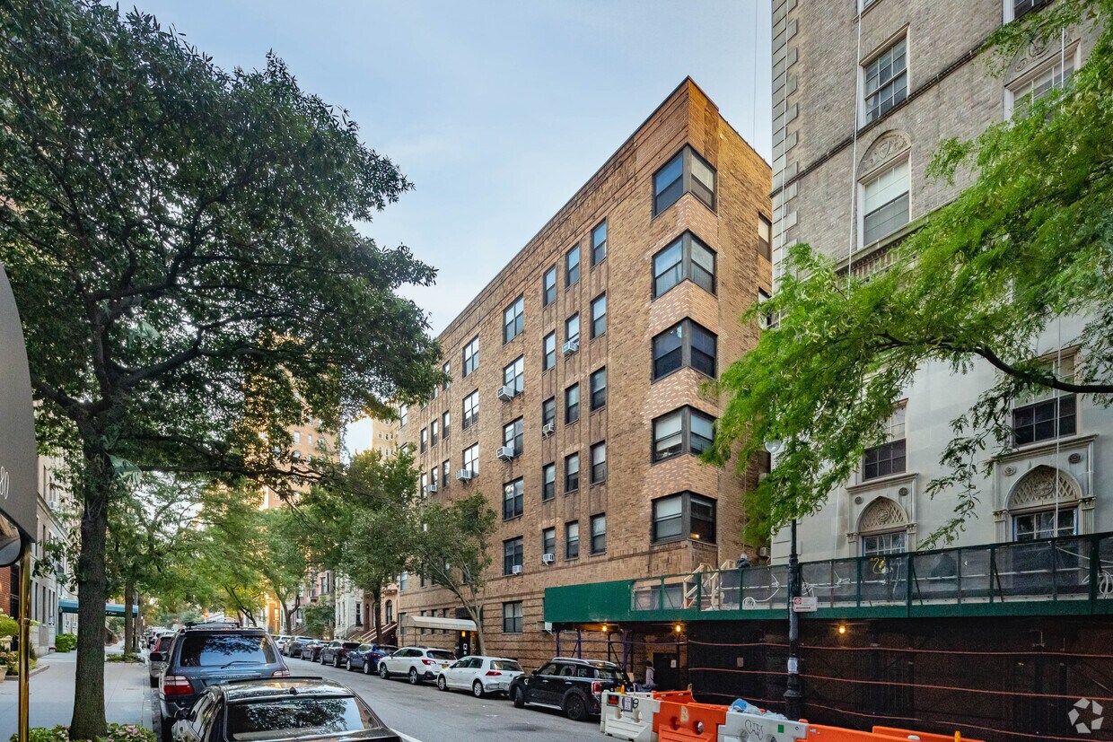 Primary Photo - 320 W 90th St